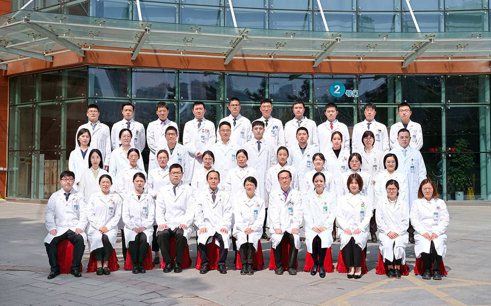 急诊医学科医生合照.jpg 急诊医学科医生合照.jpg