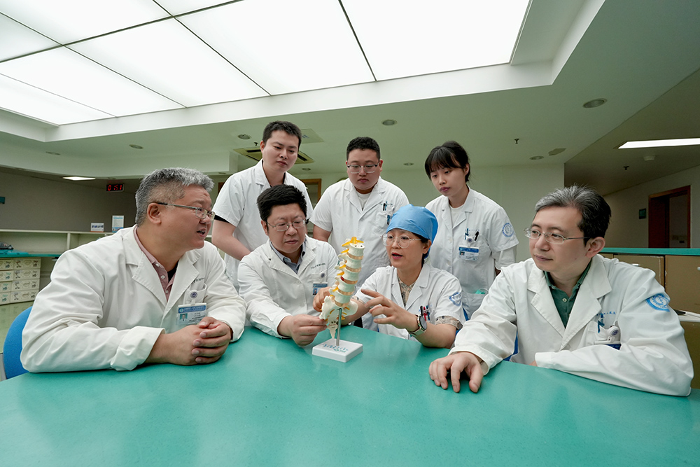 麻醉科工作照.jpg 麻醉科工作照.jpg