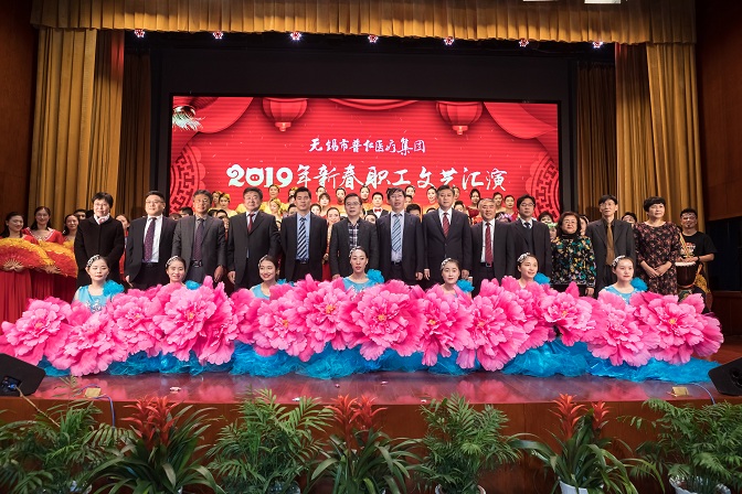 表彰大会合影.jpg 表彰大会合影.jpg