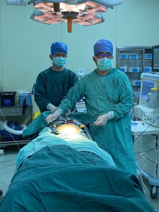 陈义钢-微创手术.jpg